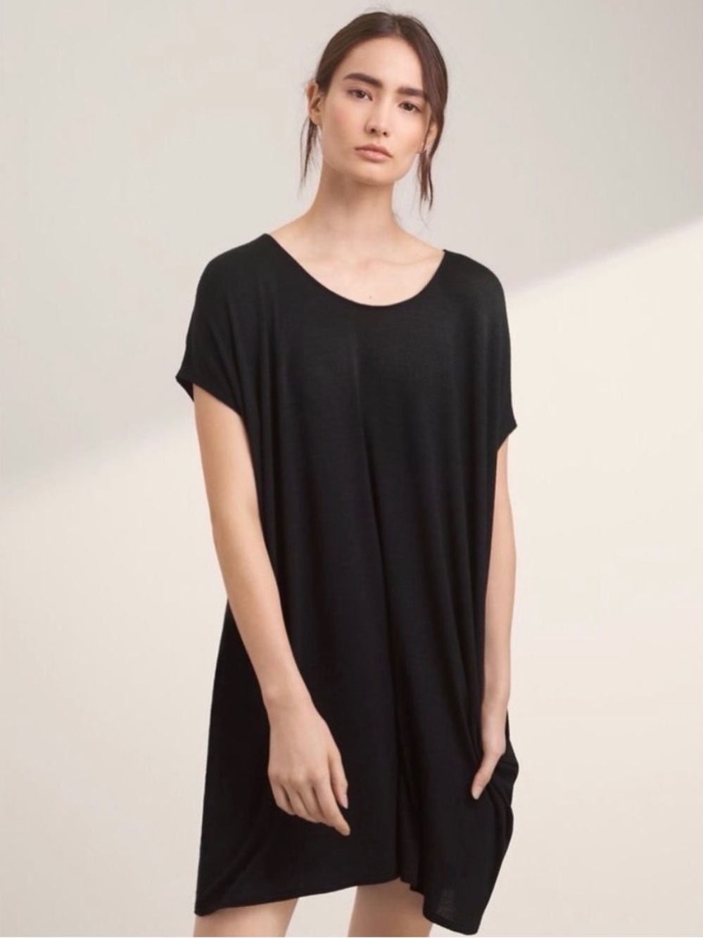 Wilfred Aritzia Black Scoop Neck Comfortable AND Chic Dress With Pockets!